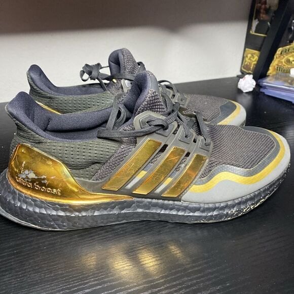 Adidas Ultra Boost Black Gold size 8.5 Mens EG8102 OG Retro - Picture 1 of 14